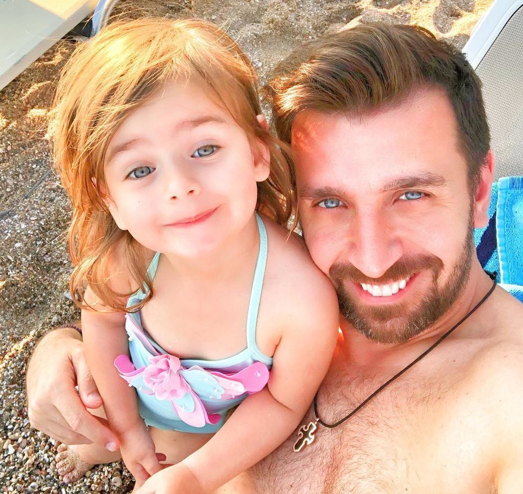 Θάνος Πετρέλης: Δείτε τις κούκλες κόρες του