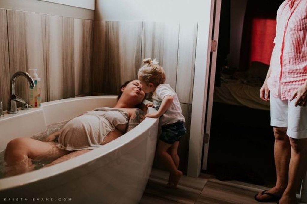 Εκπληκτικές φωτογραφίες που αποτυπώνουν τη δύναμη και την ομορφιά της γέννησης