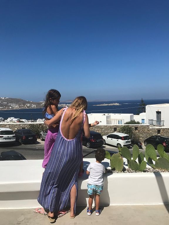 Despoina’s little stories «Στη Μύκονο με τα κορίτσια μου!»