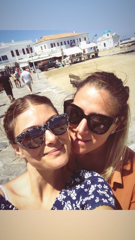 Despoina’s little stories «Στη Μύκονο με τα κορίτσια μου!»