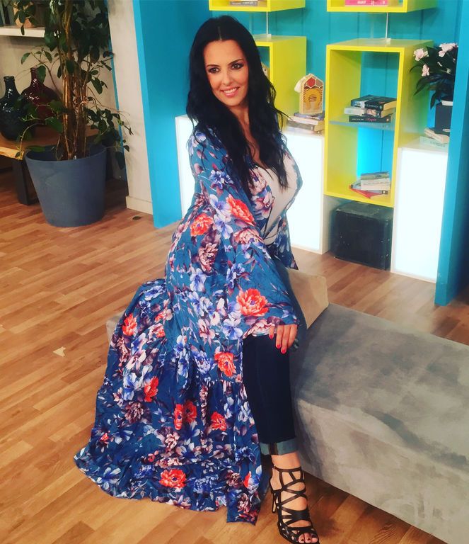 Ελληνίδα παρουσιάστρια αγκαλιά με τον τεσσάρων μηνών γιο της