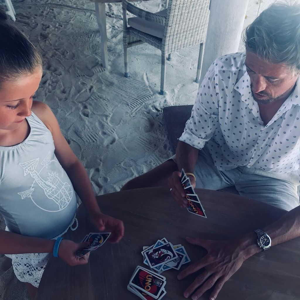 Γνωστό μοντέλο αποκάλυψε ότι εξακολουθούν να πέφτουν τα μαλλιά του έξι μήνες μετά τη γέννα 