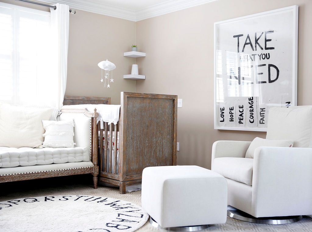 Για πρώτη φορά φωτογραφίζεται με τα δίδυμα και μας δείχνει το παιδικό τους δωμάτιο (pics)