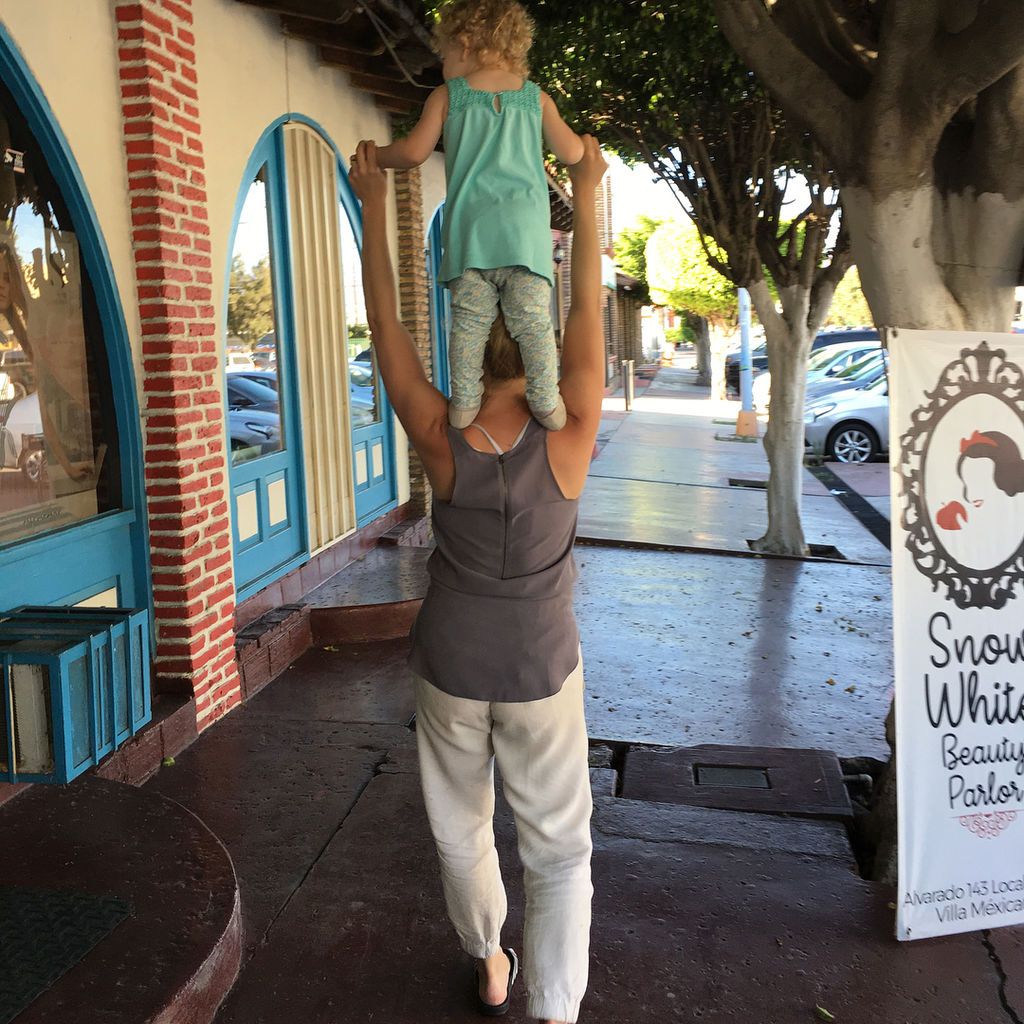 Λίγο πριν φέρει στον κόσμο το δεύτερο παιδί της απολαμβάνει τις διακοπές της