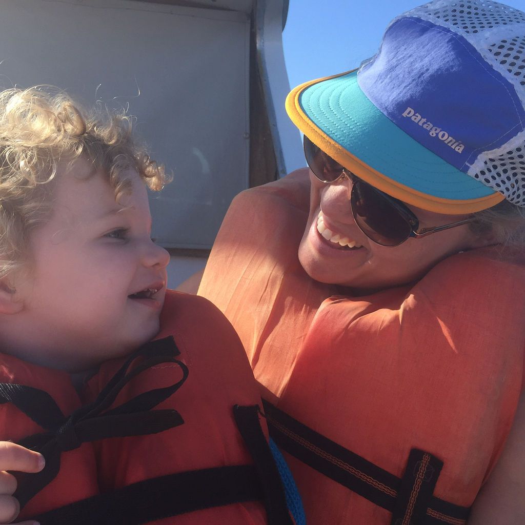 Λίγο πριν φέρει στον κόσμο το δεύτερο παιδί της απολαμβάνει τις διακοπές της