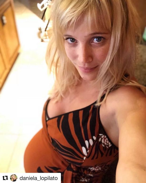 Γνωστός τραγουδιστής απέκτησε κόρη και αυτή είναι η πρώτη φωτογραφία του μωρού (pics)