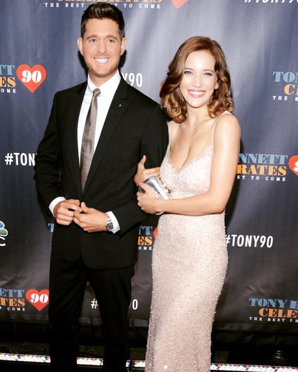 Γνωστός τραγουδιστής απέκτησε κόρη και αυτή είναι η πρώτη φωτογραφία του μωρού (pics)