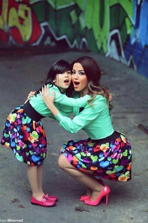 Όταν μαμά και κόρη ταιριάζουν τα ρούχα τους (pics)