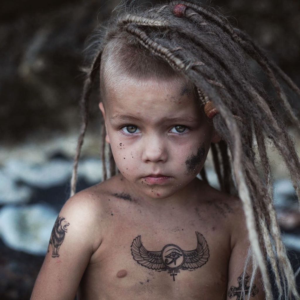 Γονείς και γιος λατρεύουν τα τατουάζ και εντυπωσιάζουν με τις φωτογραφίες τους (pics)