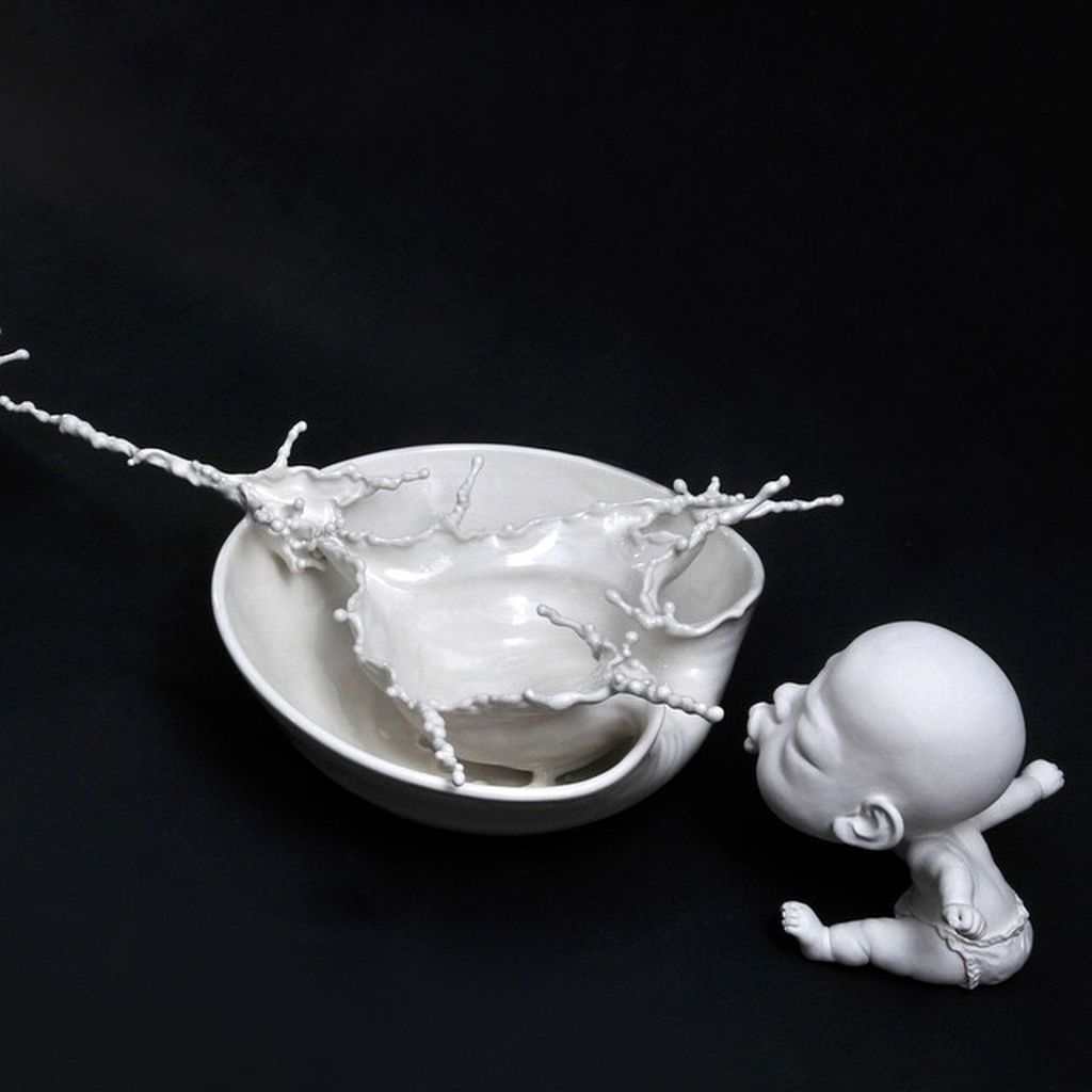 Καλλιτέχνης φτιάχνει εντυπωσιακά και σουρεαλιστικά γλυπτά μωρών (pics)