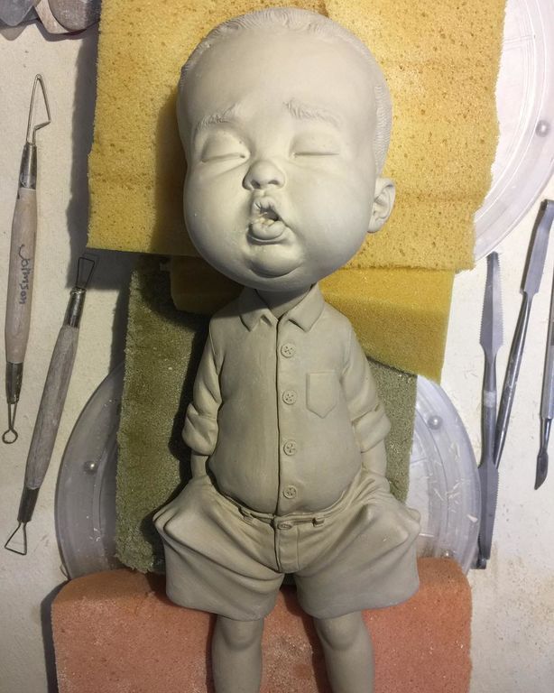 Καλλιτέχνης φτιάχνει εντυπωσιακά και σουρεαλιστικά γλυπτά μωρών (pics)