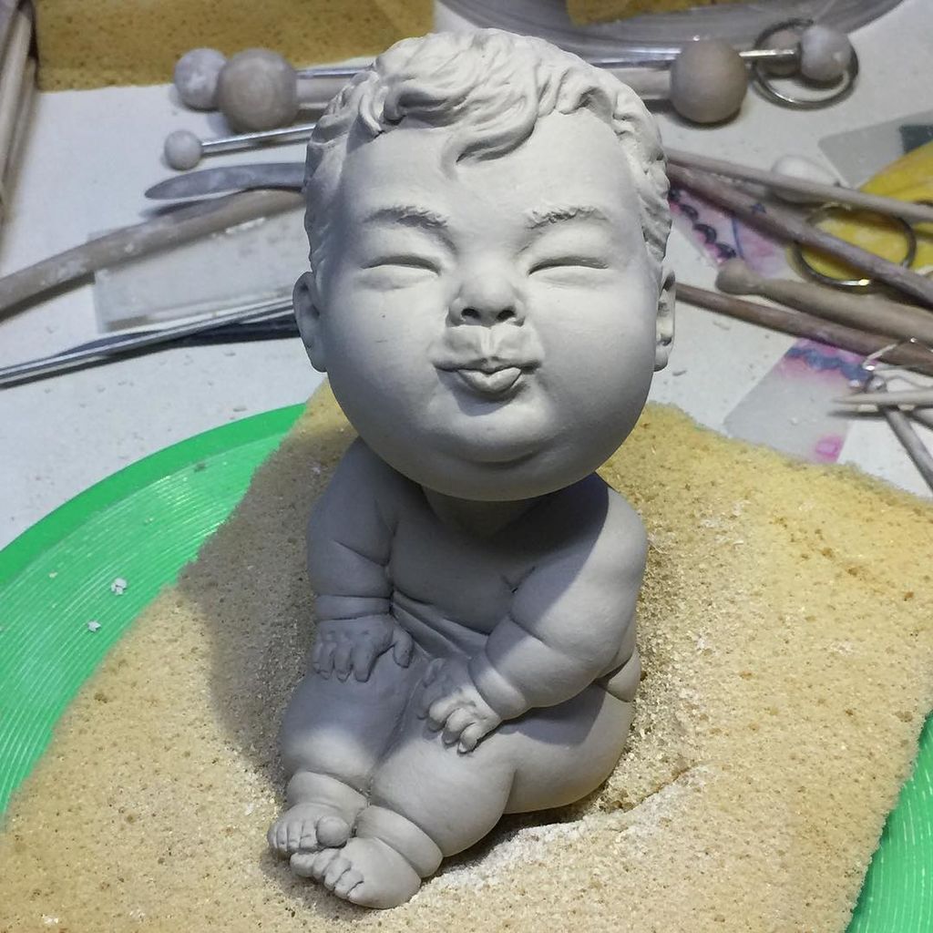 Καλλιτέχνης φτιάχνει εντυπωσιακά και σουρεαλιστικά γλυπτά μωρών (pics)