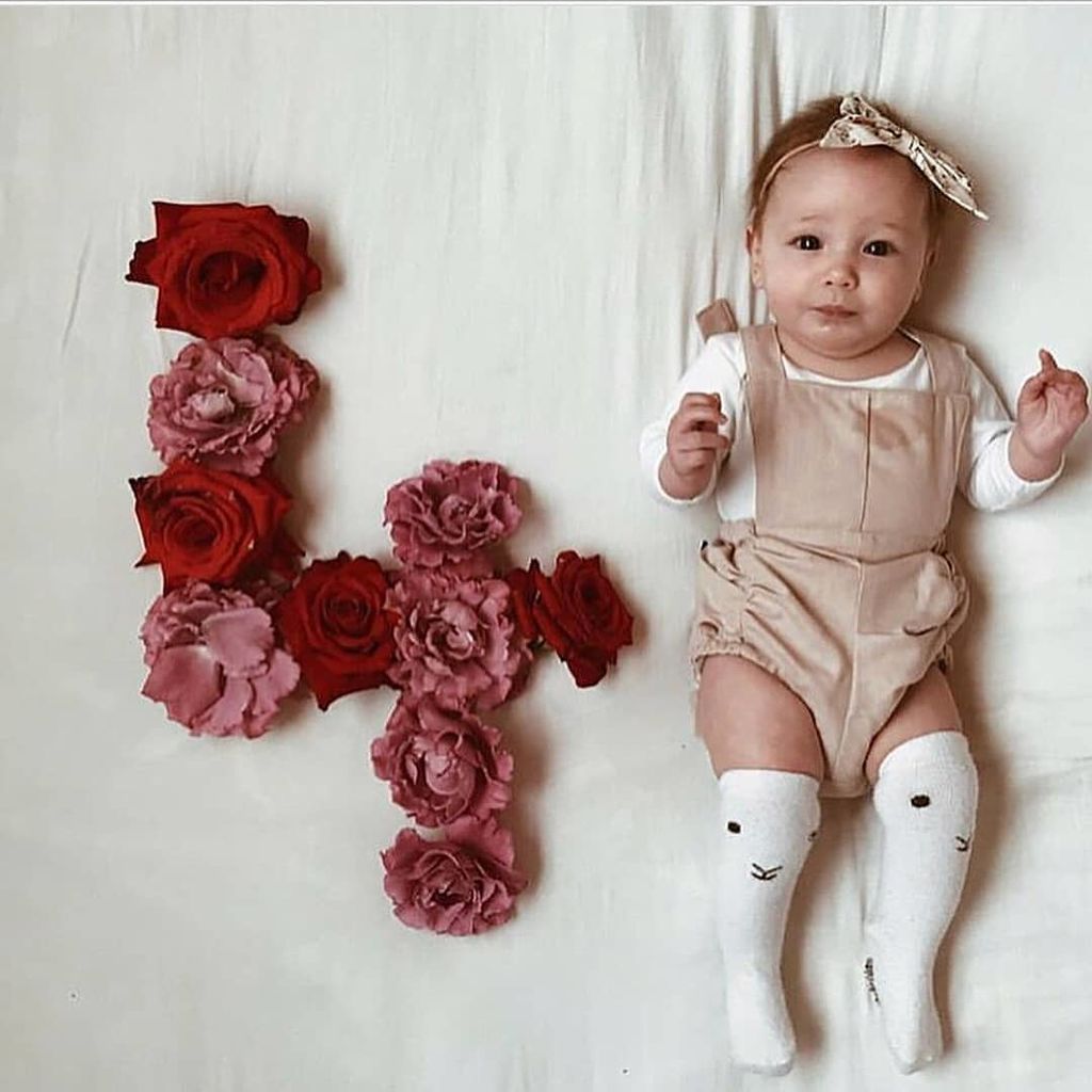 Αυτή η μανούλα φωτογραφίζει το μωρό της κάθε μήνα μέχρι να κλείσει χρόνο για να δει πως μεγαλώνει