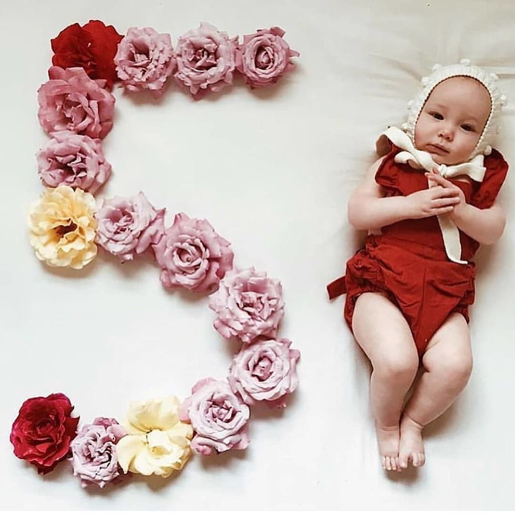 Αυτή η μανούλα φωτογραφίζει το μωρό της κάθε μήνα μέχρι να κλείσει χρόνο για να δει πως μεγαλώνει