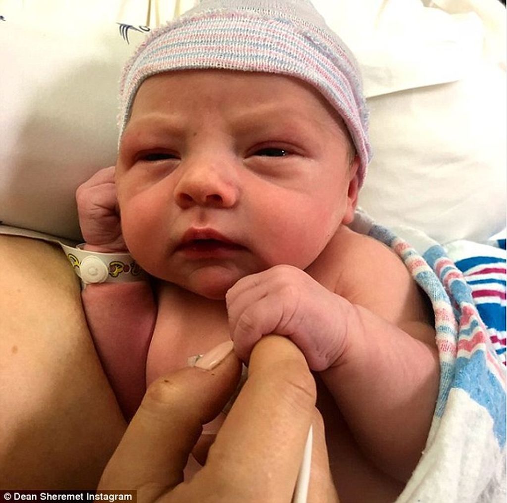 Γνωστός σεφ έγινε μπαμπάς και αυτές είναι οι πρώτες φωτογραφίες του μωρού (pics) 