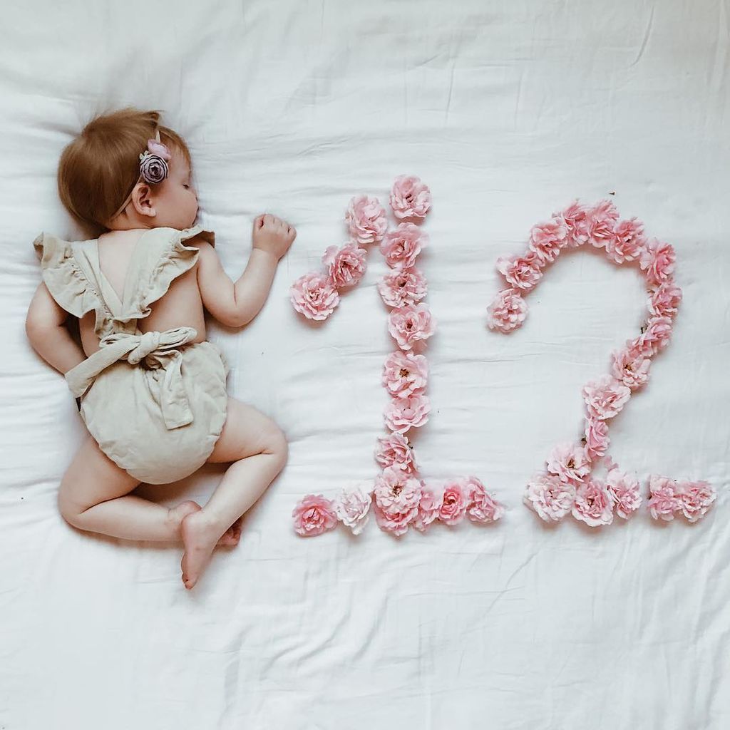 Αυτή η μανούλα φωτογραφίζει το μωρό της κάθε μήνα μέχρι να κλείσει χρόνο για να δει πως μεγαλώνει