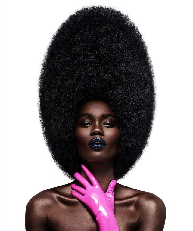 Αυτό το μοντέλο φωτογραφίζεται με τα πιο εντυπωσιακά χτενίσματα που έχουμε δει (pics)