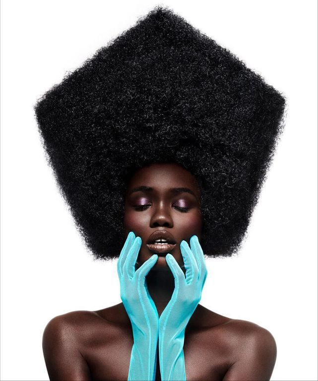 Αυτό το μοντέλο φωτογραφίζεται με τα πιο εντυπωσιακά χτενίσματα που έχουμε δει (pics)