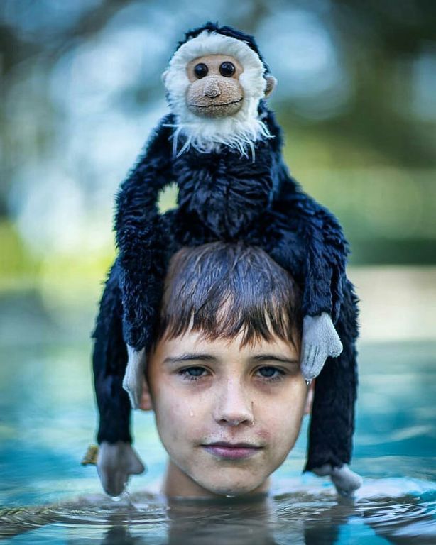 Οι εντυπωσιακές φωτογραφίες παιδιών που μένουν σε τροπικά δάση