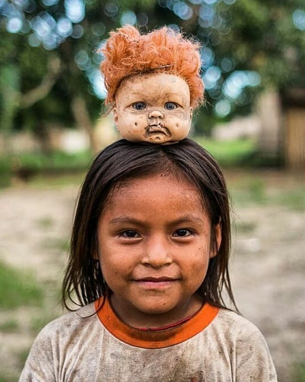 Οι εντυπωσιακές φωτογραφίες παιδιών που μένουν σε τροπικά δάση