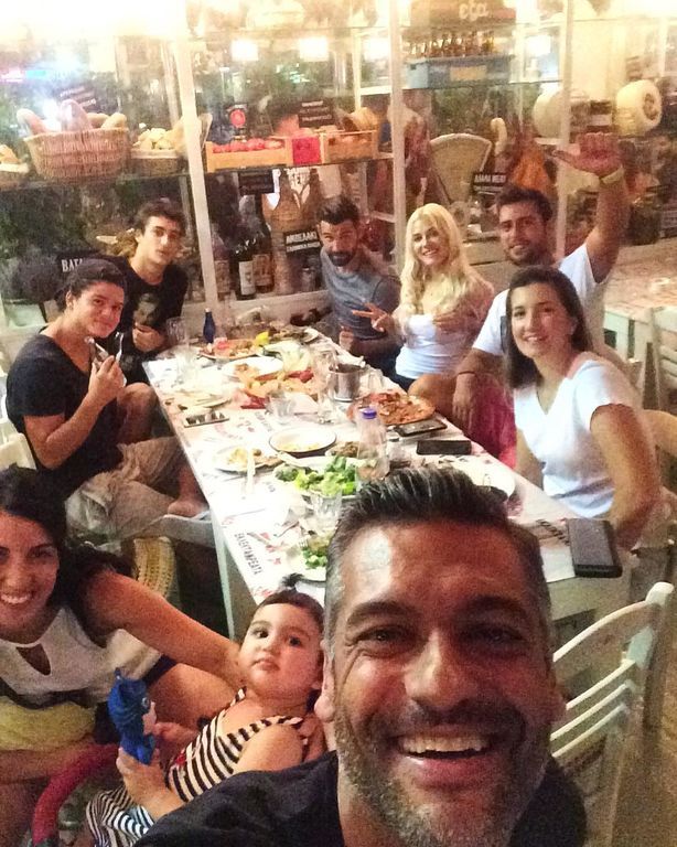 Στέλιος  Κρητικός: Η εκπληκτική ομοιότητα με τους γιους του σε αφήνουν άφωνο! (pics)