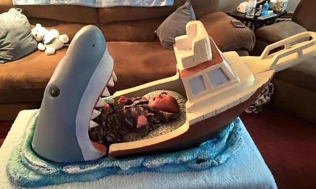 Μια ...γαλήνια κούνια για το νεογέννητο δια χειρός του μπαμπά-μάστορα