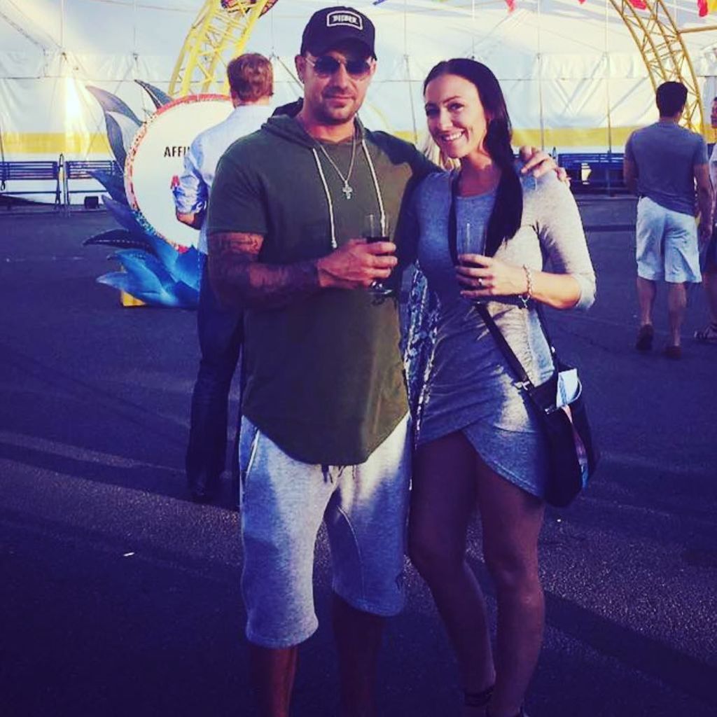 Γνωστός τραγουδιστής απέκτησε αδερφή - Δείτε την τρυφερή φωτογραφία