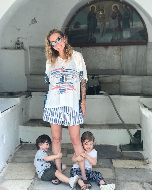 Ειρήνη και Άγγελος: Δείτε πόσο μεγάλωσαν τα δίδυμα του Αποστόλη Τότσικα και της Ρούλας Ρέβη (pics)