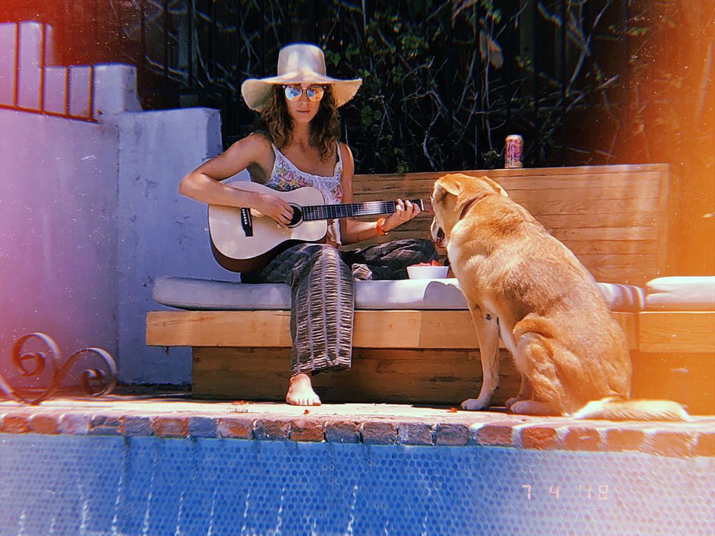 Ακόμη δεν έχει επιβεβαιώσει την εγκυμοσύνη, αλλά η 1η φώτο κάνει ήδη το γύρο του διαδικτύου (pics)