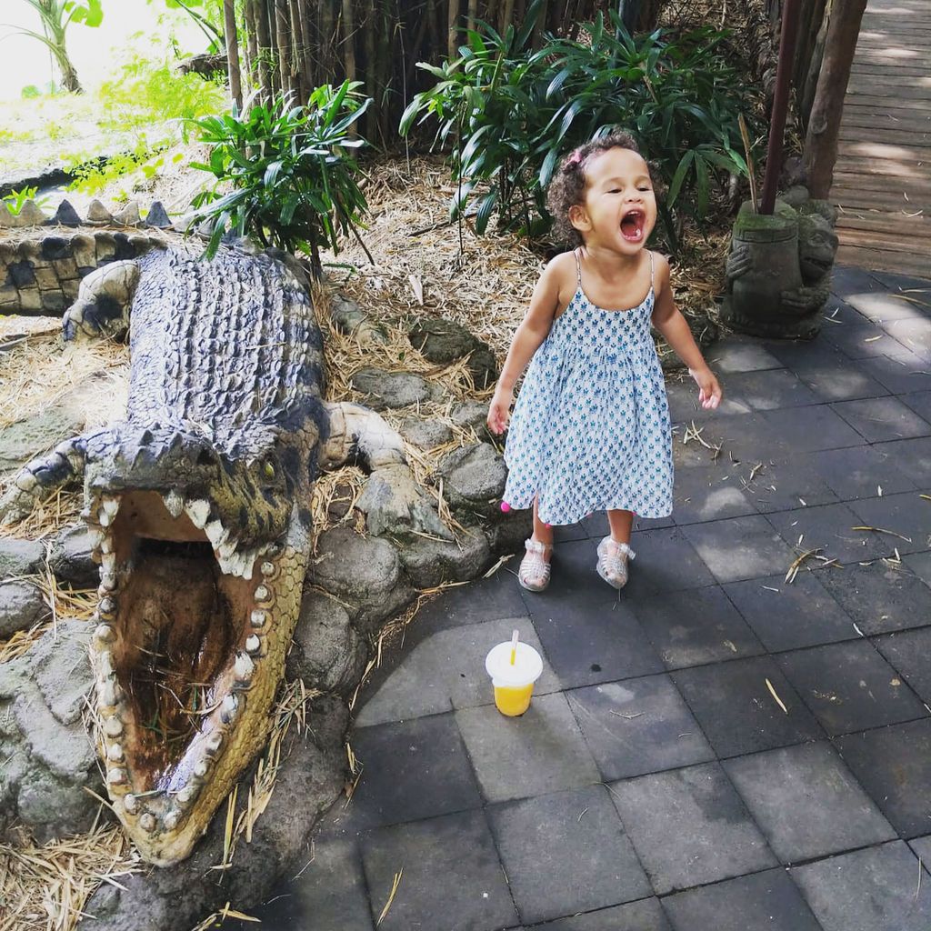 Chrissy Teigen: Έτσι διαχειρίστηκε τον αποχωρισμό την πρώτη εβδομάδα που πήγε η κόρη της σχολείο