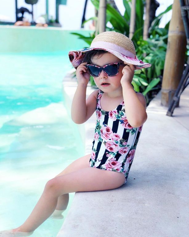 Γνωρίστε την 5χρονη που μένει σε πεντάστερα ξενοδοχεία & ταξιδεύει σε εξωτικούς προορισμούς (pics)