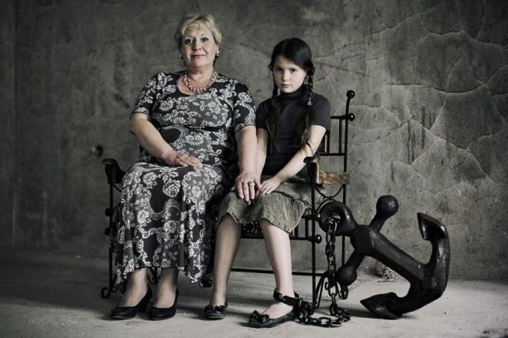 Η φωτογράφος Anna Padchenko φωτογραφίζει την άλλη πλευρά της μητρότητας