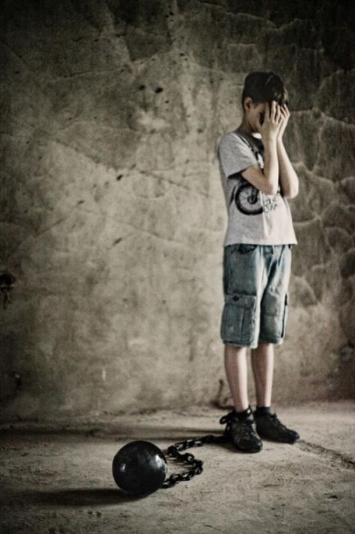 Η φωτογράφος Anna Padchenko φωτογραφίζει την άλλη πλευρά της μητρότητας