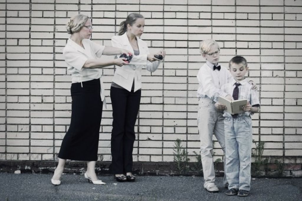 Η φωτογράφος Anna Padchenko φωτογραφίζει την άλλη πλευρά της μητρότητας