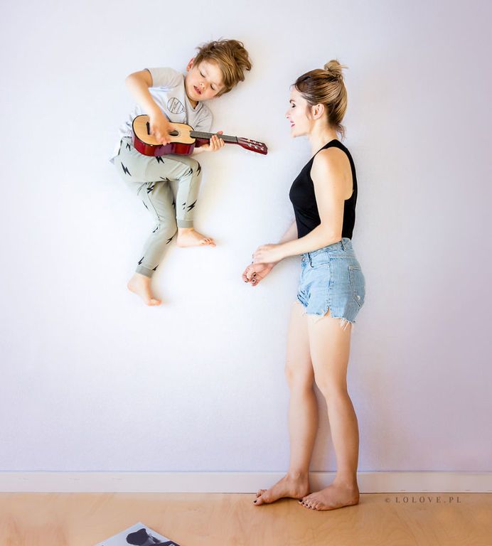 Φωτογραφίζει τα παιδιά της στις πιο διασκεδαστικές πόζες που έχετε δει (pics)