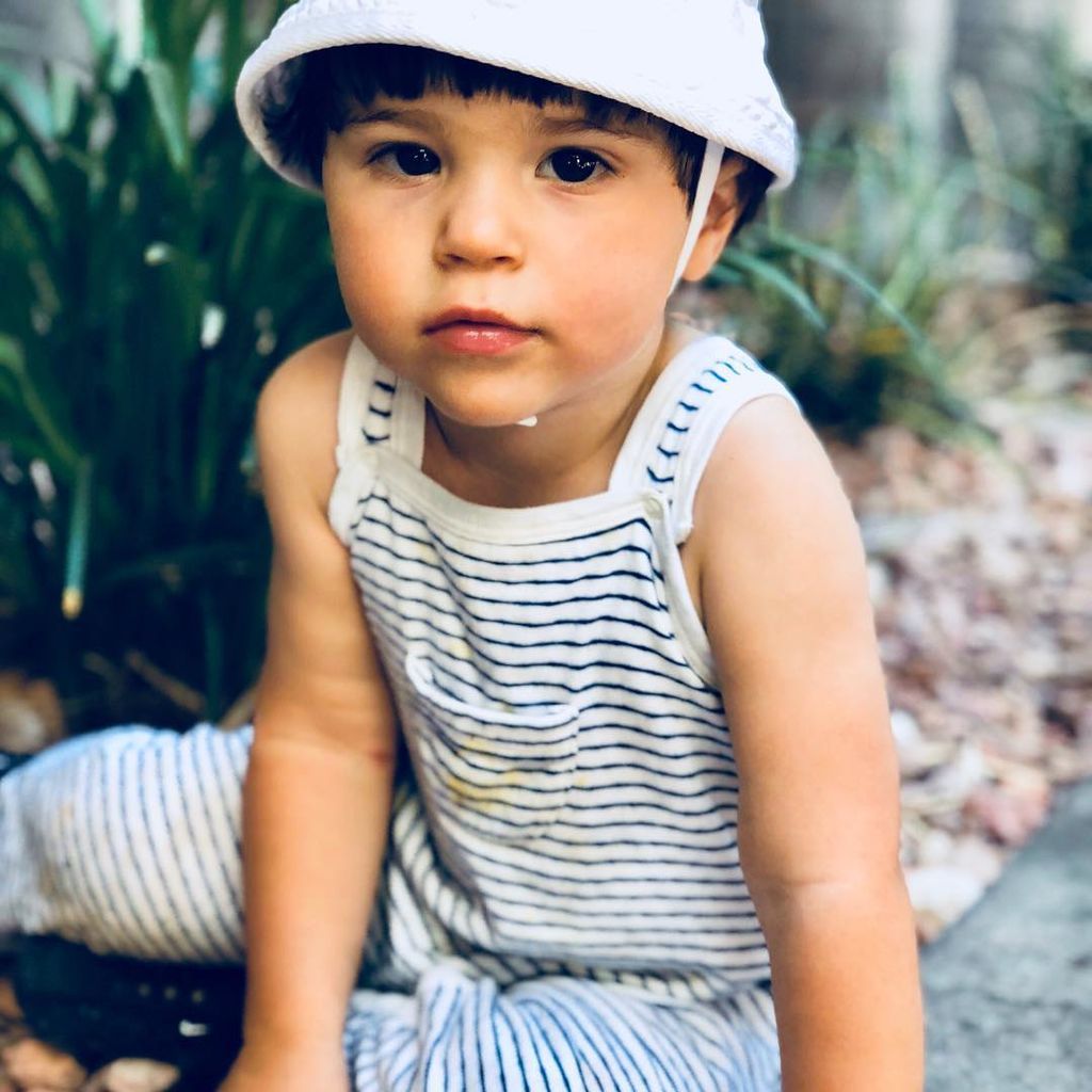 «Μάχη για μια αγκαλιά!», αυτό τον τίτλο έδωσε η Ελληνίδα ηθοποιός στη φώτο με το γιο της