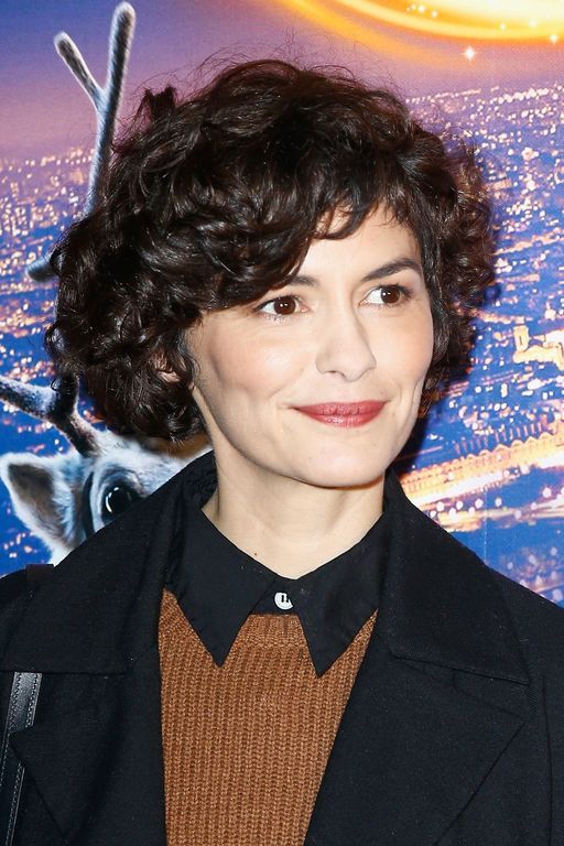 Είκοσι μοντέρνα χτενίσματα για κοντά και καρέ μαλλιά (pics)