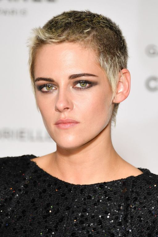 Είκοσι μοντέρνα χτενίσματα για κοντά και καρέ μαλλιά (pics)