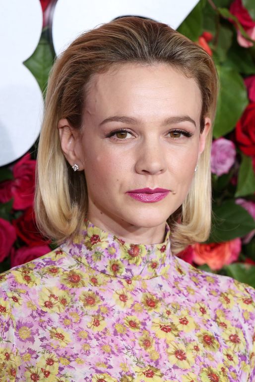 Είκοσι μοντέρνα χτενίσματα για κοντά και καρέ μαλλιά (pics)