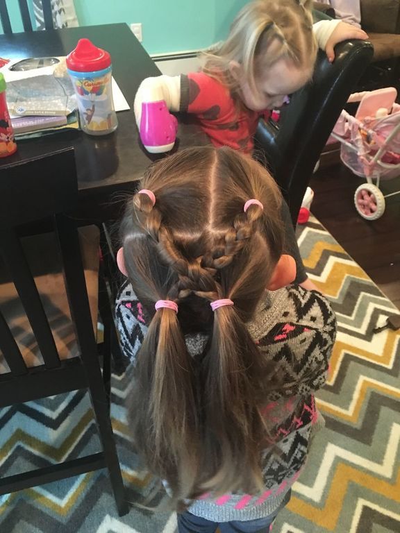 Η κόρη της πηγαίνει στο σχολείο με διαφορετικό χτένισμα κάθε μέρα - Πάρτε ιδέες (pics) 