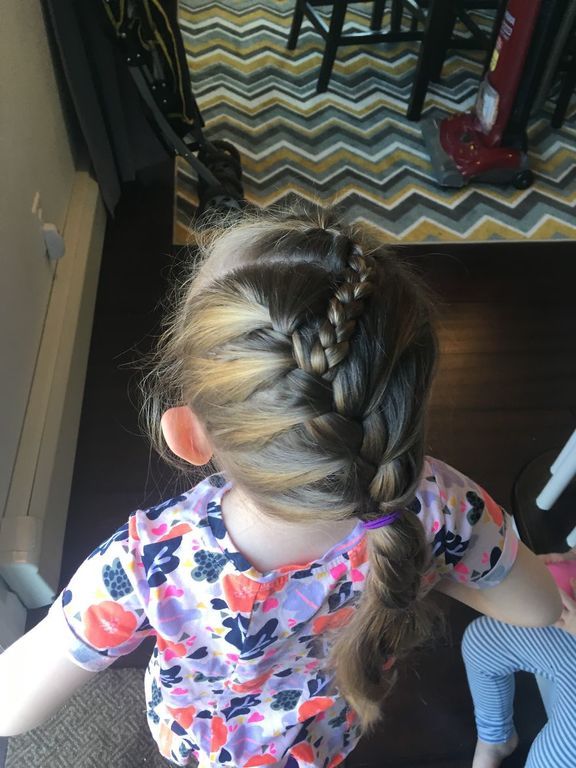 Η κόρη της πηγαίνει στο σχολείο με διαφορετικό χτένισμα κάθε μέρα - Πάρτε ιδέες (pics) 