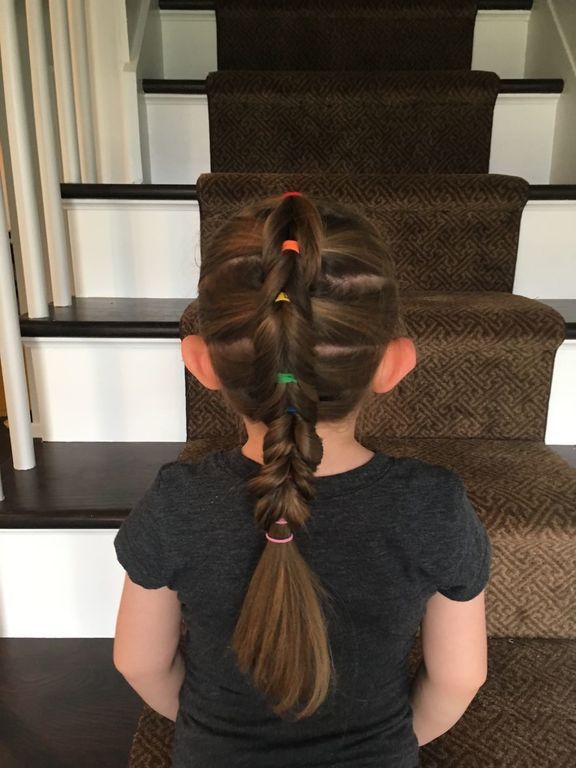 Η κόρη της πηγαίνει στο σχολείο με διαφορετικό χτένισμα κάθε μέρα - Πάρτε ιδέες (pics) 