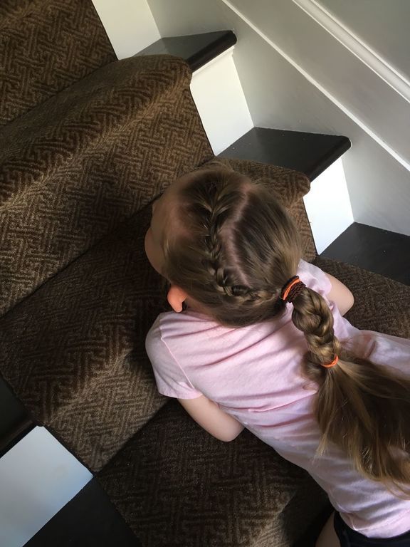 Η κόρη της πηγαίνει στο σχολείο με διαφορετικό χτένισμα κάθε μέρα - Πάρτε ιδέες (pics) 