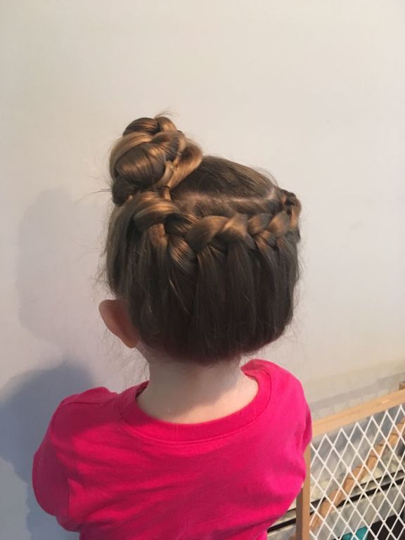 Η κόρη της πηγαίνει στο σχολείο με διαφορετικό χτένισμα κάθε μέρα - Πάρτε ιδέες (pics) 