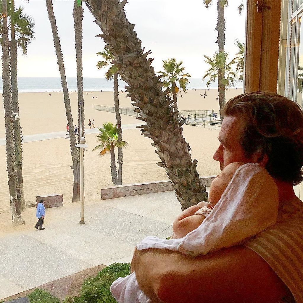 Διάσημος ηθοποιός μιλά για τις 3 αποβολές της συζύγου του και συγκινεί (pics)