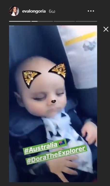 Eva Longoria: Χωρίς μακιγιάζ, ενθουσιασμένη για το νέο ρόλο και έχοντας αγκαλιά το μωρό της (pic)