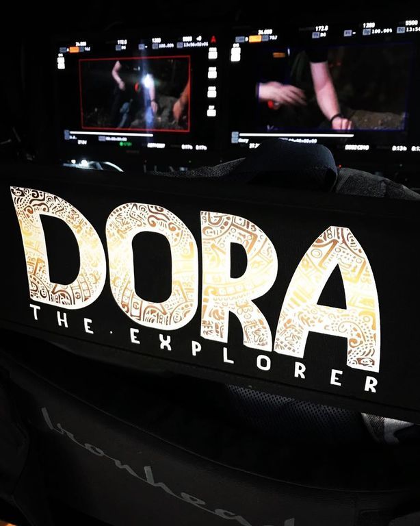 Eva Longoria: Χωρίς μακιγιάζ, ενθουσιασμένη για το νέο ρόλο και έχοντας αγκαλιά το μωρό της (pic)