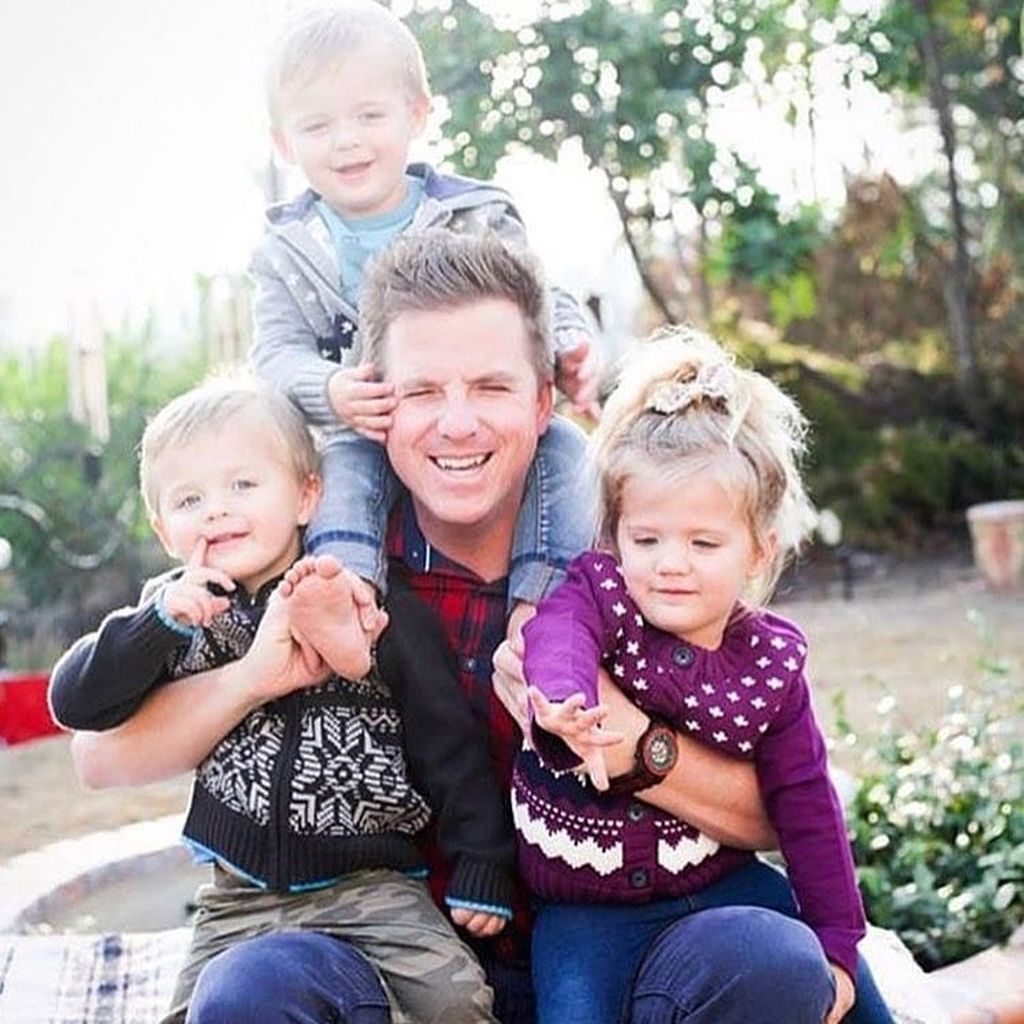 Mια γεύση από το πως είναι να μεγαλώνεις τρίδυμα (pics)