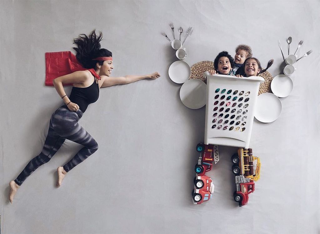 Αυτή η μαμά βγάζει φανταστικές φωτογραφίες με τη βοήθεια των παιδιών της (pics) 