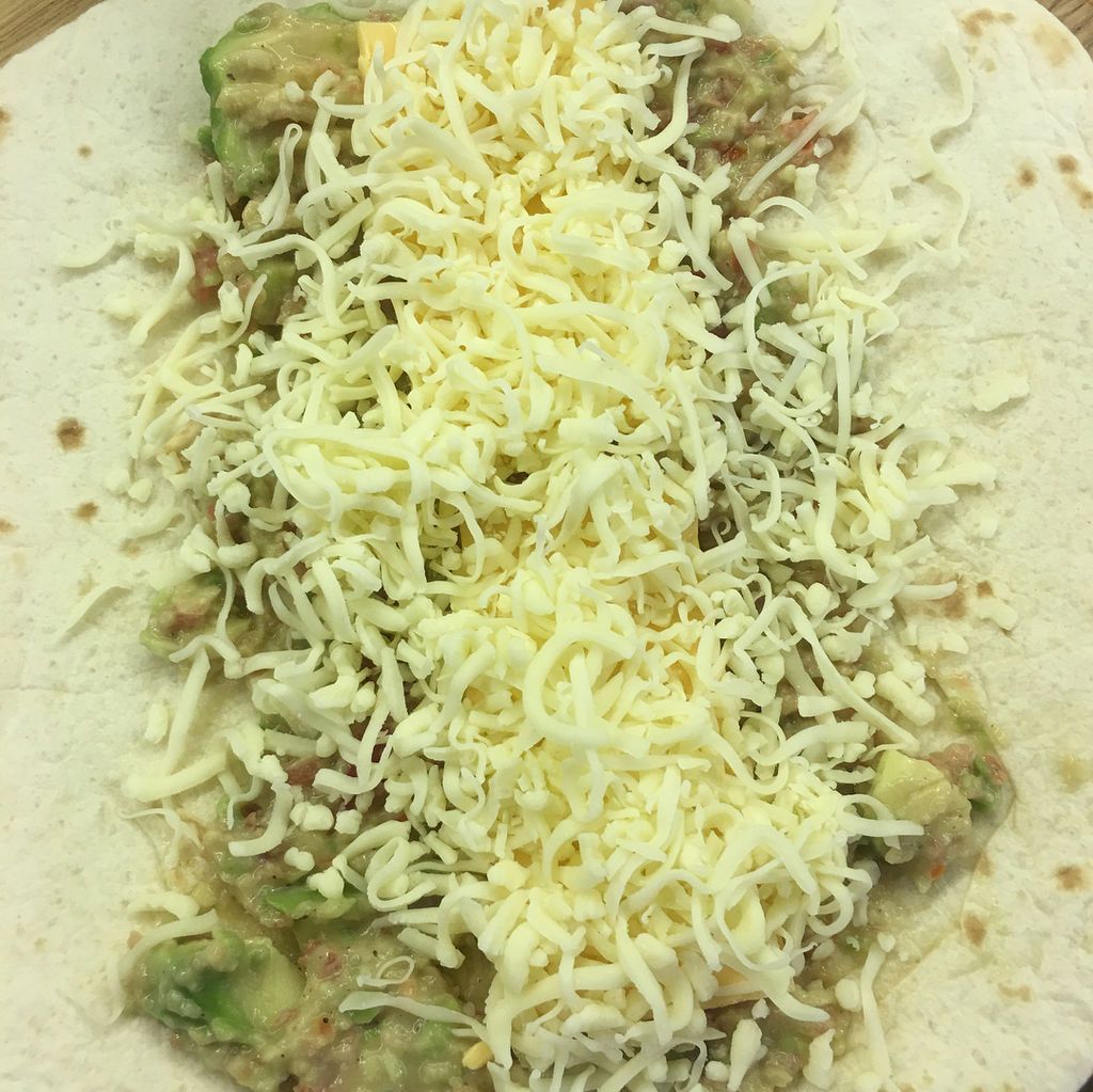 ΚΕΣΑΝΤΙΓΙΑ ( δηλαδή τορτίγια με γκουακαμολε και τυρί )